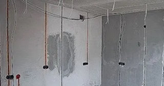 Прокладка кабеля в штробе в Балтийске – расценки от 206 руб - ЭлектроБлт